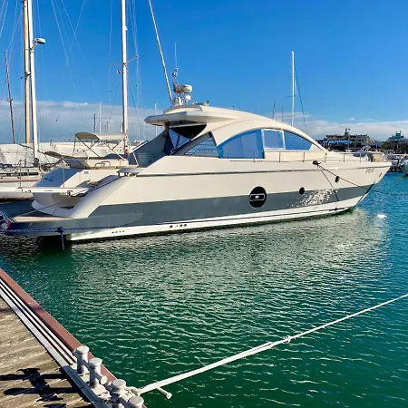 Yacht Privato - Aicon Botel