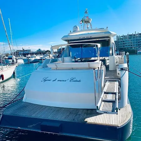 Yacht Privato - Aicon Botel *
