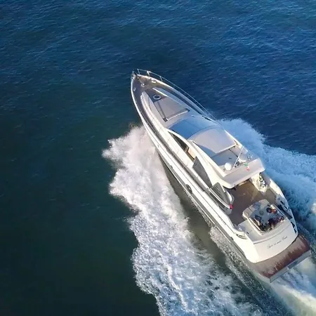 Yacht Privato - Aicon Botel *