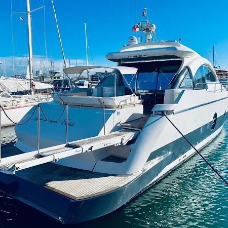 Botel Yacht Privato - Aicon Misano Adriatico