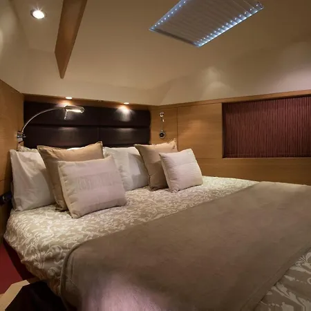 Botel Yacht Privato - Aicon *
